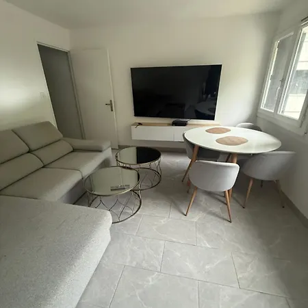 Apparently 2 Bedrooms Διαμέρισμα *