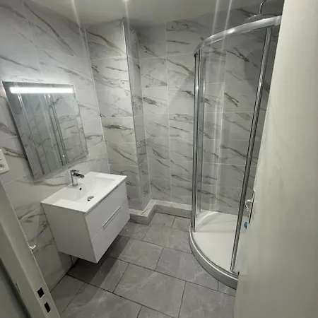 Apparently 2 Bedrooms Διαμέρισμα *